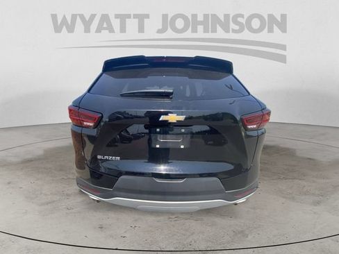 Used 2025 Chevrolet Blazer LT FWD image 8