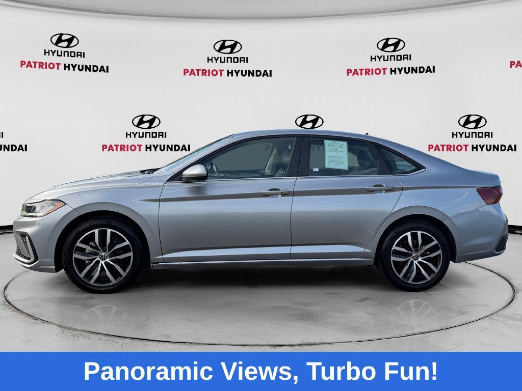 Used 2025 Volkswagen Jetta SE FWD image 6
