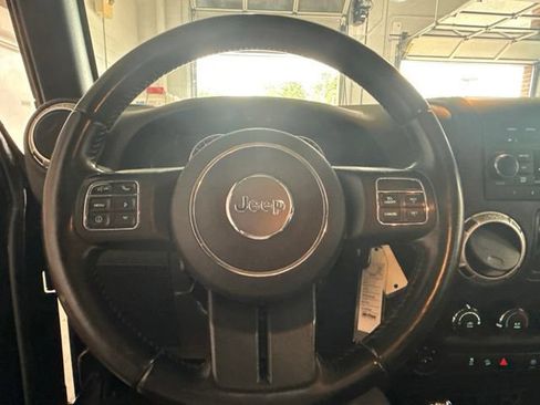 Used 2016 Jeep Wrangler Unlimited Sahara AWD/4WD image 13