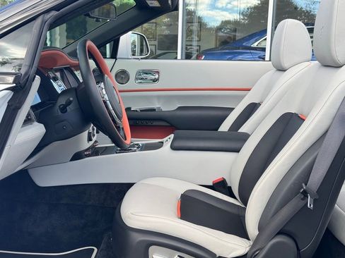 Used 2018 Rolls-Royce Dawn image 38