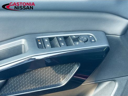 Used 2024 Nissan Pathfinder SV FWD image 23
