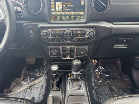 Used 2022 Jeep Wrangler Unlimited Sahara image 11