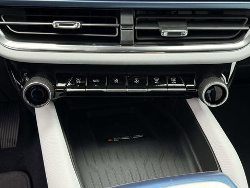 New 2026 Chevrolet Equinox EV LT image 11