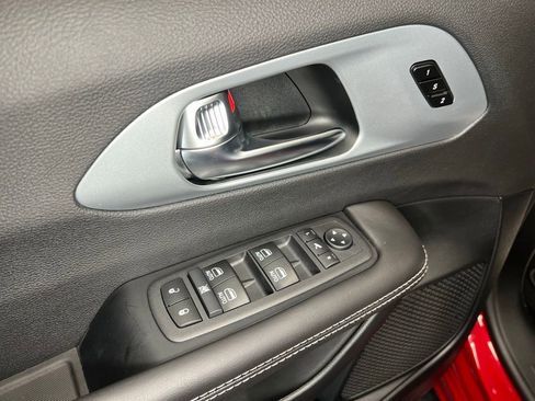 New 2026 Chrysler Pacifica Limited image 17