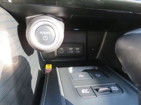 Certified 2023 Toyota Venza Nightshade image 25