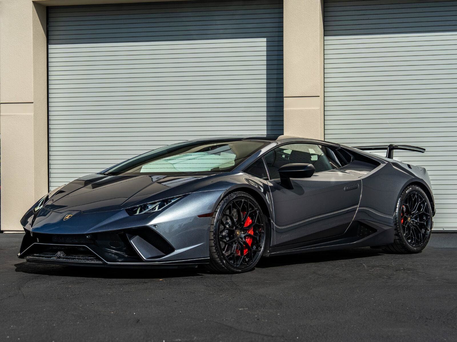 Used 2018 Lamborghini Huracan Performante AWD/4WD image 3