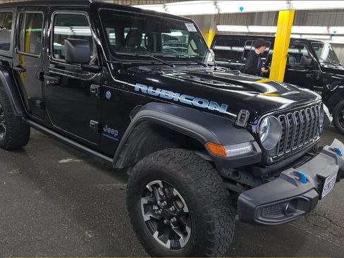 Used 2025 Jeep Wrangler Unlimited Rubicon 4xe w/ Convenience Group AWD/4WD image 3