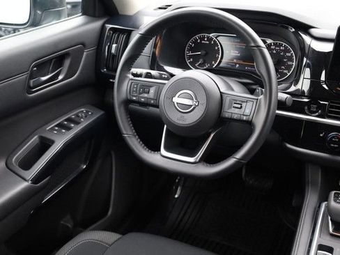Certified 2025 Nissan Pathfinder SV FWD image 25