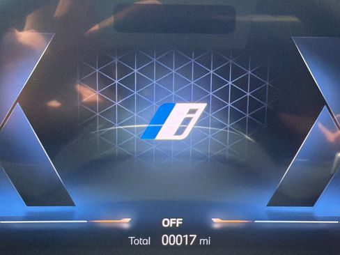 New 2026 BMW 750e xDrive AWD/4WD image 19