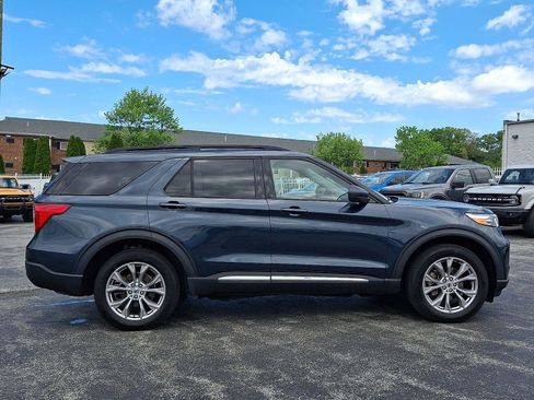 Certified 2023 Ford Explorer XLT w/ Equipment Group 202A AWD/4WD image 7