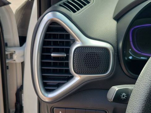Used 2025 Kia Soul LX w/ LX Technology Package FWD image 29