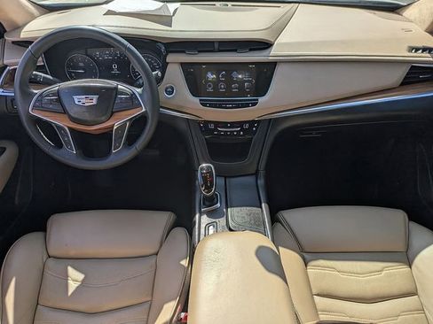 Used 2017 Cadillac XT5 Platinum AWD/4WD image 16