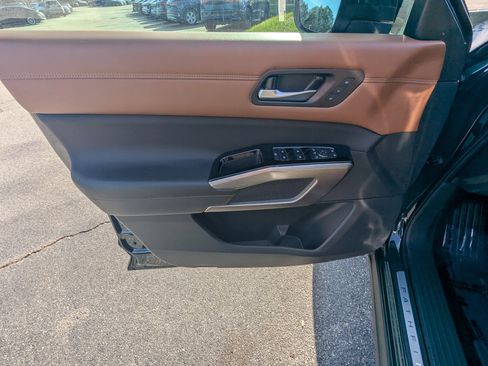 Used 2023 Nissan Pathfinder Platinum w/ Cargo Package image 18