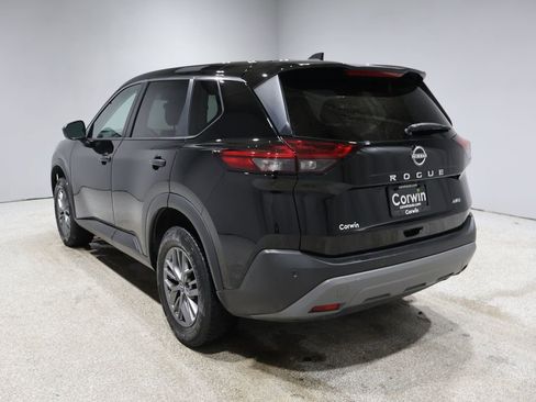 Used 2022 Nissan Rogue S image 5