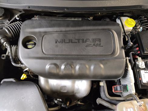 Used 2020 Jeep Cherokee Latitude Plus FWD image 30