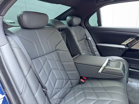 Used 2023 BMW 760i xDrive w/ Executive Package AWD/4WD image 49
