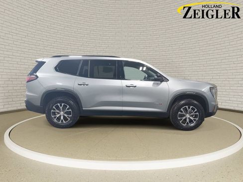 Used 2025 GMC Acadia AT4 w/ Luxury Package image 4
