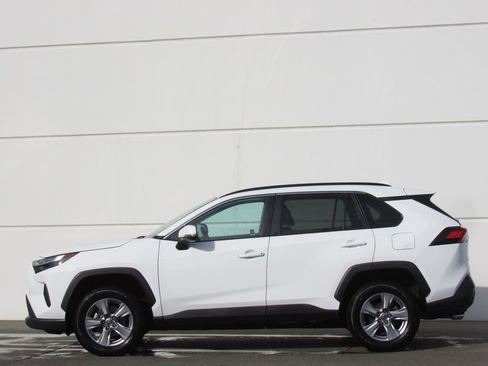 Certified 2022 Toyota RAV4 XLE w/ Convenience Package image 4