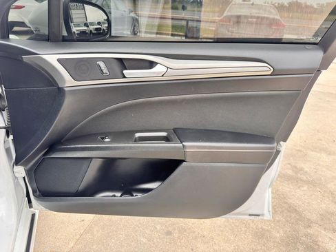 Used 2020 Ford Fusion SE FWD image 21