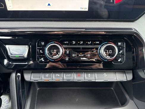 Used 2024 GMC Sierra 2500 AT4 w/ Technology Package AWD/4WD image 43