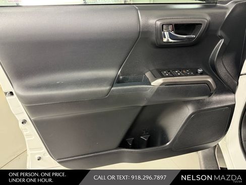 Used 2018 Toyota Tacoma TRD Sport w/ Technology Package AWD/4WD image 18