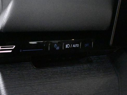 Used 2026 BMW 530i xDrive w/ Premium Package image 28