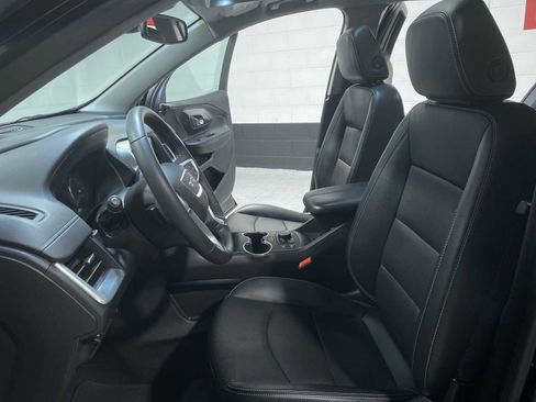 Used 2022 GMC Terrain SLT w/ Infotainment Package II image 11