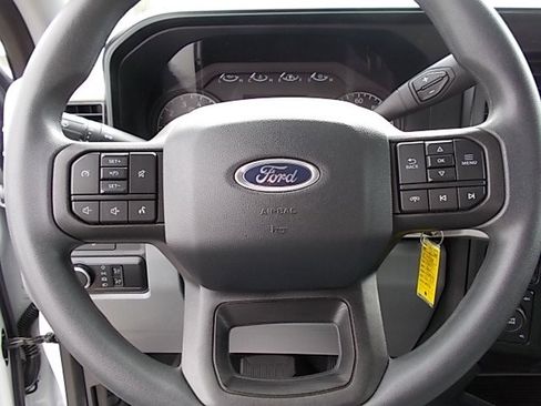 Used 2024 Ford F250 XL w/ 360-Degree Camera Package image 12