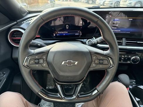 Used 2024 Chevrolet Trax RS w/ Sunroof Package image 22