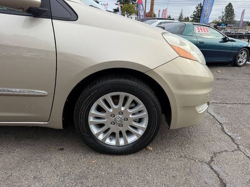 Used 2007 Toyota Sienna XLE image 14