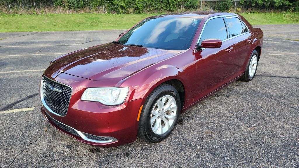 Used 2018 Chrysler 300 Touring RWD image 5