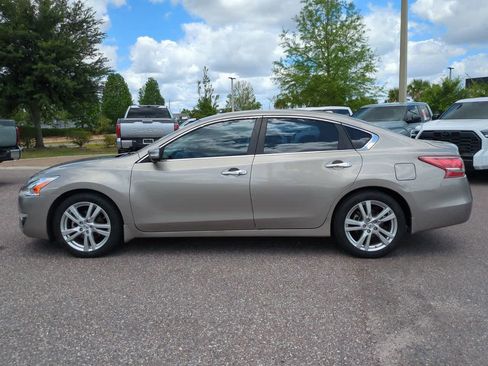 Used 2013 Nissan Altima 3.5 SV w/ Navigation Pkg FWD image 3