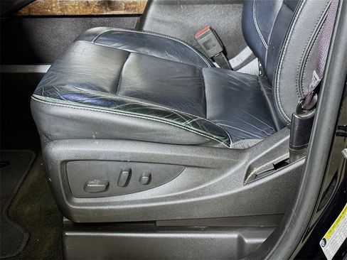 Used 2017 Chevrolet Suburban LT image 18