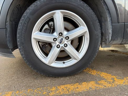 Used 2017 Ford Explorer XLT w/ Equipment Group 202A image 9