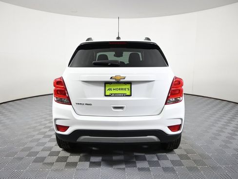 Used 2022 Chevrolet Trax LT w/ LT Convenience Package image 5