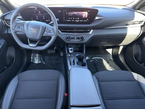 Used 2025 Buick Envista Preferred image 11