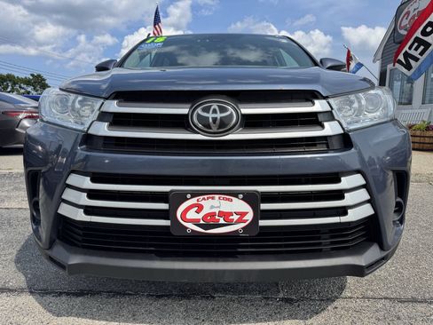 Used 2018 Toyota Highlander LE AWD/4WD image 2