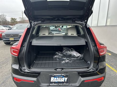 Certified 2025 Volvo XC40 B5 Ultra w/ Protection Package Premier image 17