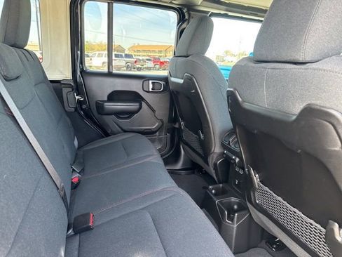 Used 2025 Jeep Wrangler Unlimited Rubicon image 20