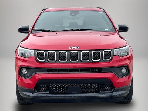 Used 2024 Jeep Compass Latitude AWD/4WD image 3