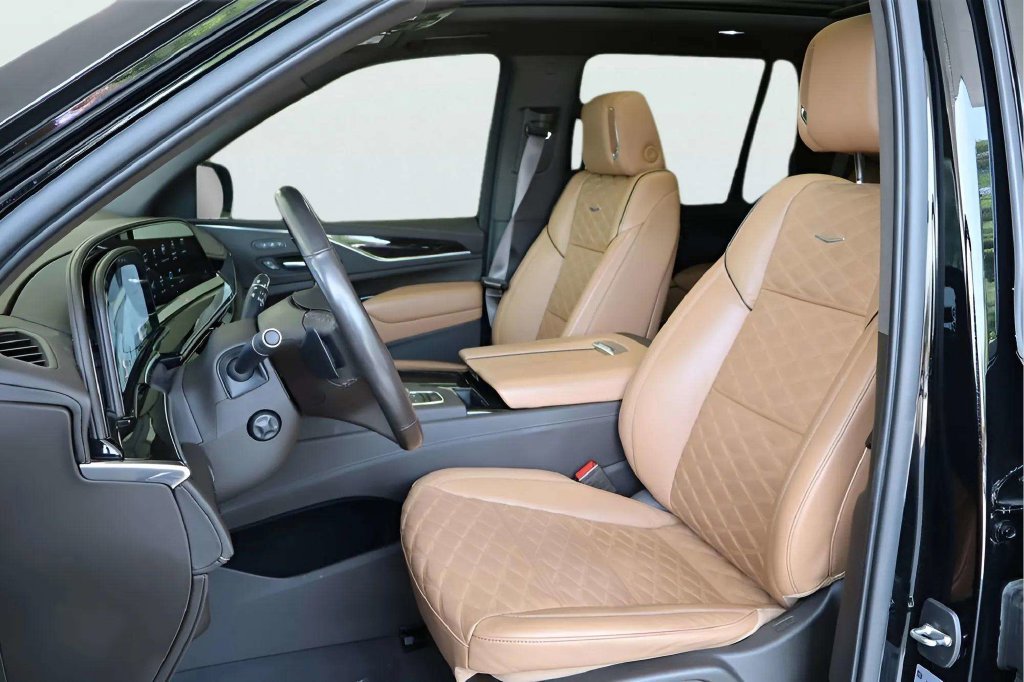 Used 2021 Cadillac Escalade Premium Luxury w/ Driver Assist Tech Package AWD/4WD image 12