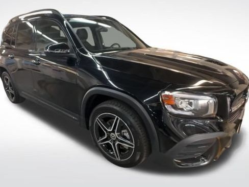 Used 2022 Mercedes-Benz GLB 250 4MATIC image 2