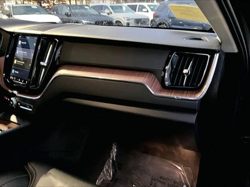 Used 2023 Volvo XC60 B5 Ultimate w/ Climate Package image 17