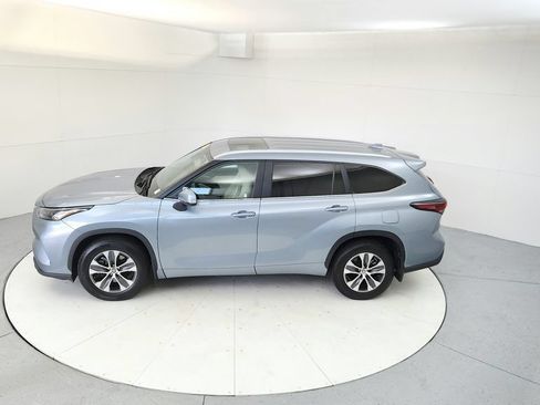 Certified 2024 Toyota Highlander XLE FWD image 14