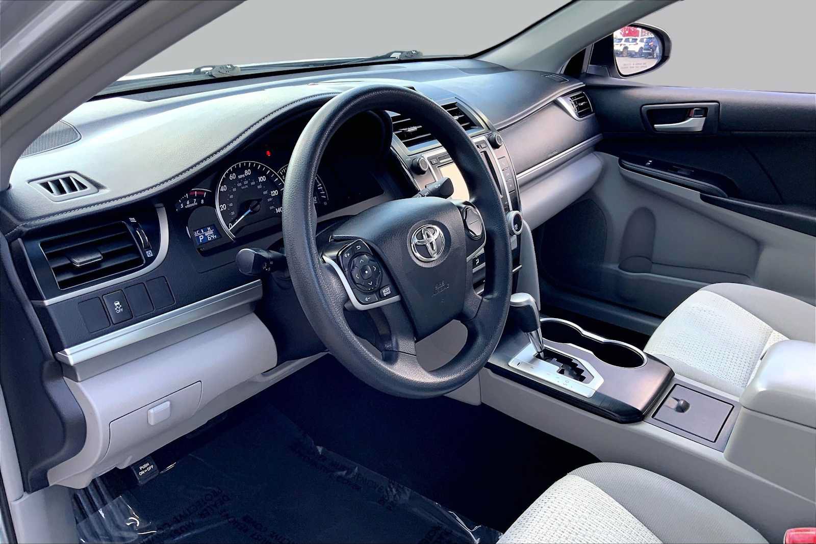Used 2012 Toyota Camry LE FWD image 17