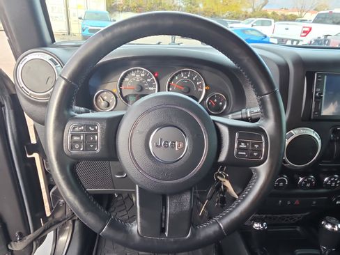 Used 2017 Jeep Wrangler Sahara w/ Connectivity Group image 17