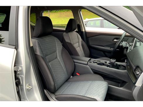 Used 2023 Nissan Rogue SV AWD/4WD image 7