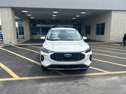New 2025 Ford Escape SE image 2
