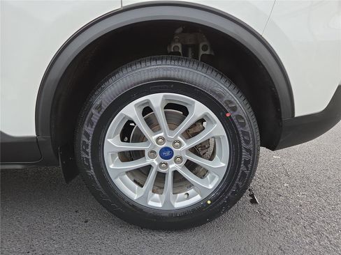 Used 2022 Ford Escape SE w/ Cold Weather Package image 11