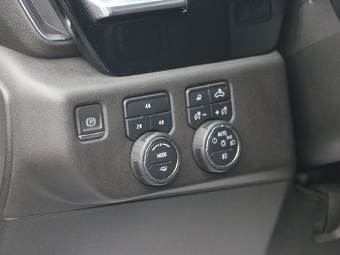Used 2024 Chevrolet Silverado 2500 LT w/ Convenience Package AWD/4WD image 12